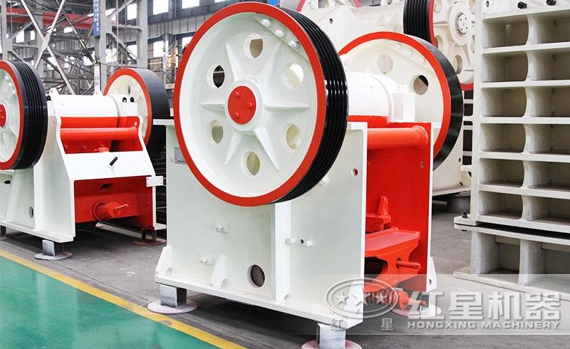 一小时200吨的石子破碎机多少钱？