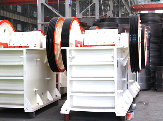 星辉注册再上高峰欧版反击式破碎机成功下线